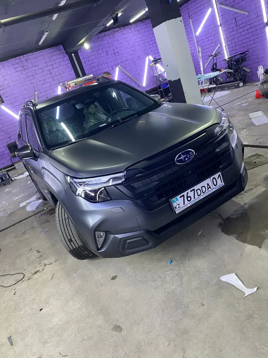 Subaru Forester в матовой плёнке графит — круговая оклейка в BestShine