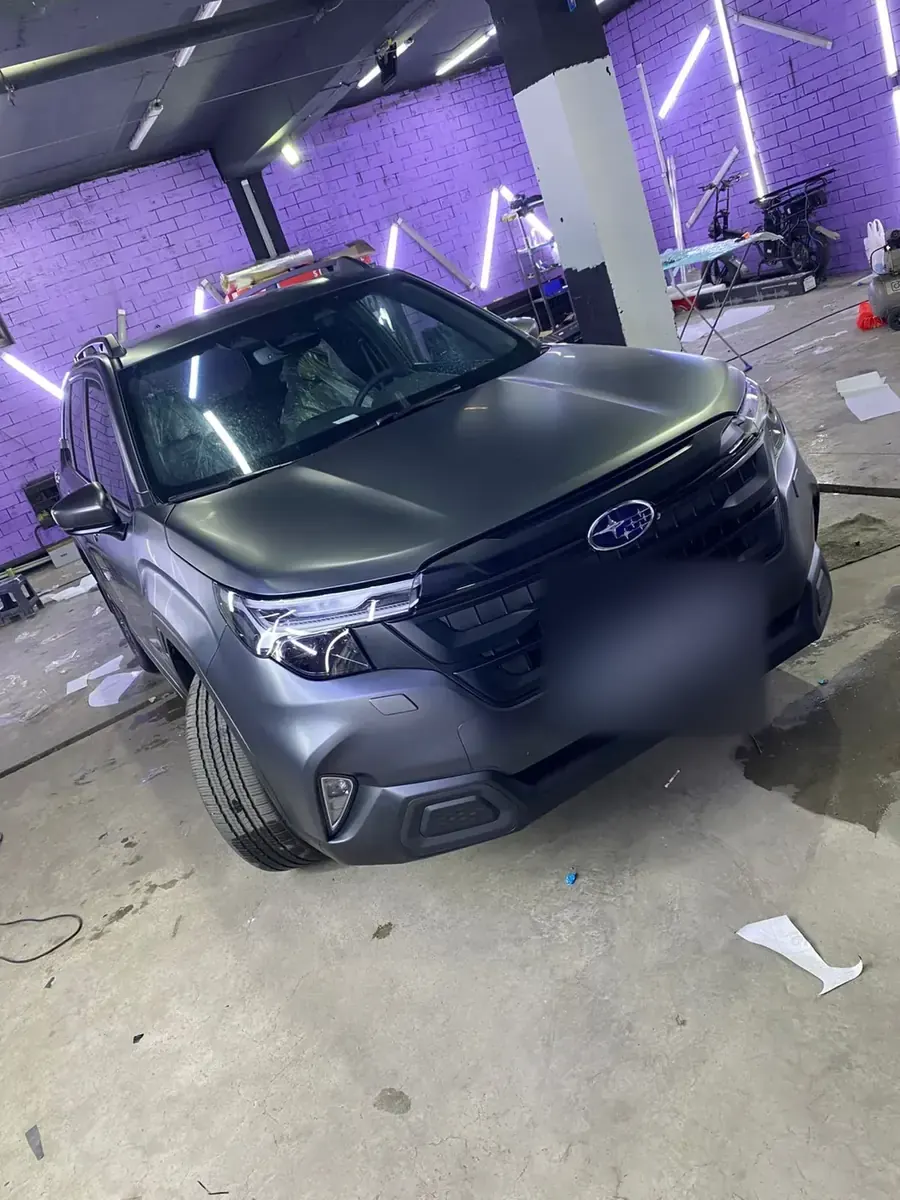Subaru Forester в матовой плёнке графит — круговая оклейка в BestShine